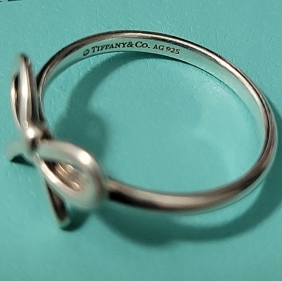 Authentic Tiffany & Co. Bow Ring - Picture 4 of 9